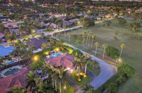 Kendale Lakes House | Spacious 4-bedroom house Near the beaches