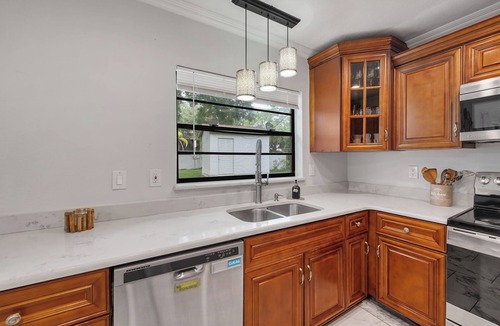 Lakeview Village House | Spacious 4BR/3BA~Espresso machine~Backyard~Grill!