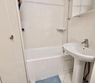 Quartier des Eaux-Claires Apartment | Spacious 80m2 Apartment - 8th Floor, Free Parking, Sleeps 5