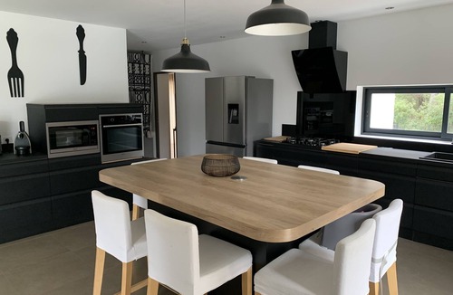 Flassans-sur-Issole Villa | Spacious and quiet villa classified 4 * furnished with tourism