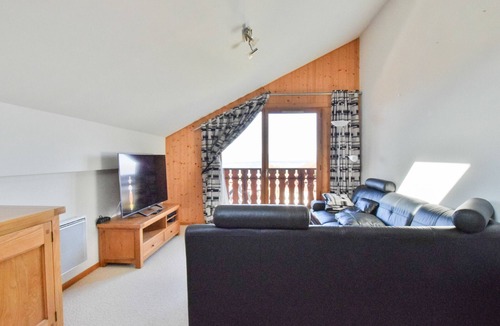 Thollon-les-Memises Apartment | Spacious apartment near slopes with balcony and parking