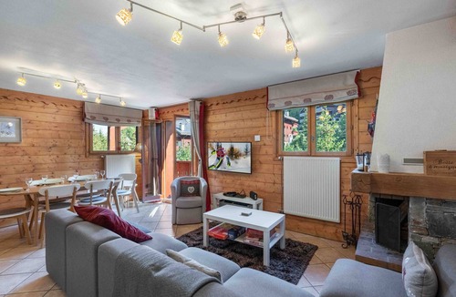 Meribel Village Apartment | Spacious apartment near slopes with pool and parking