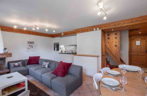 Meribel Village Apartment | Spacious apartment near slopes with pool and parking