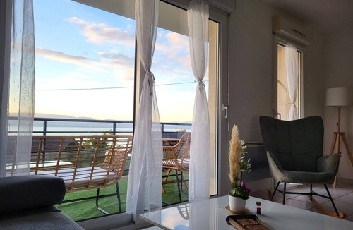 Publier Apartment | Spacious apartment with pool, balcony, parking and wifi in Publier