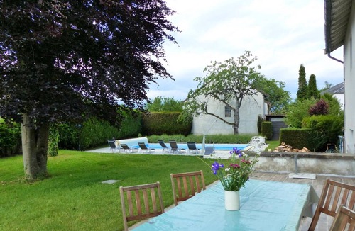 Le Mayet-de-Montagne Cottage | Spacious contemporary house with pool and pets allowed