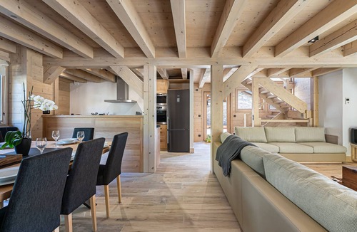 Val-d'Isere Ski Chalet | Spacious chalet near slopes with sauna and WiFi, pets allowed