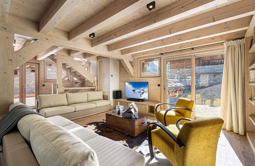Val-d'Isere Ski Chalet | Spacious chalet near slopes with sauna and WiFi, pets allowed