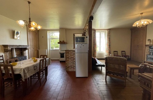Montvicq Cottage | Spacious country house with Wi-Fi and pets allowed