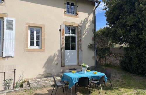 Montvicq Cottage | Spacious country house with Wi-Fi and pets allowed