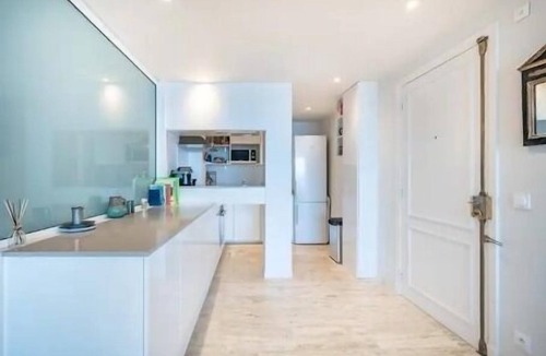 California - Pezou Apartment | Spacious Family Retreat: Sea View - large Terrace - Pool