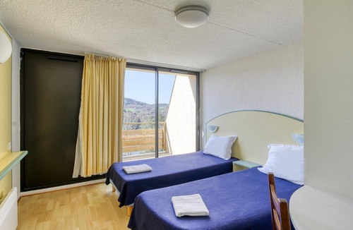 Miremont Apartment | Spacious Landscape Stay for 4 by the Lake