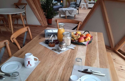Jassat House | Spacious house, 8/9 people, Chambon lake, veranda, enclosed garden, pets allowed