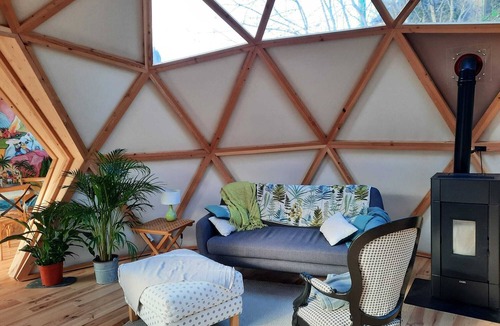 Jassat House | Spacious house, 8/9 people, Chambon lake, veranda, enclosed garden, pets allowed