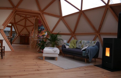 Jassat House | Spacious house, 8/9 people, Chambon lake, veranda, enclosed garden, pets allowed