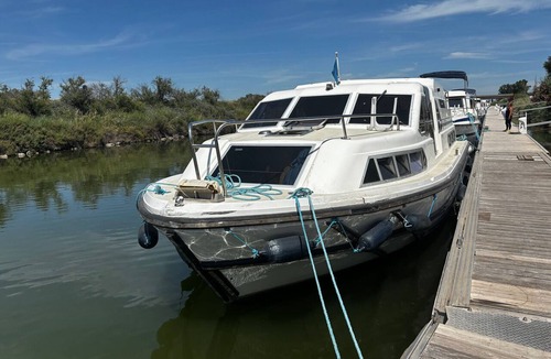 Carnon-Plage Boat Rental | Spacious houseboat at the port - 8 guests