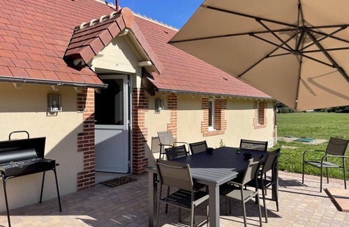 Thiel-sur-Acolin Cottage | Spacious lodging with air conditioning in the countryside