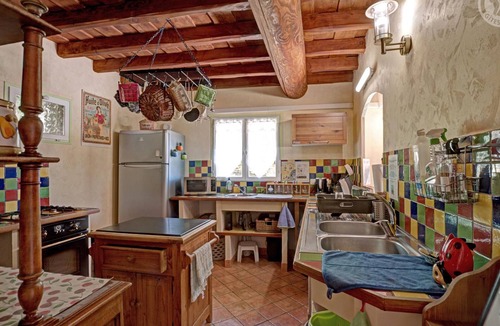Chavanay Cottage | Spacious lodging with secure courtyard - 6 guests