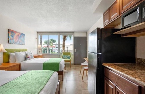 Historic Downtown Kissimmee Hotel | Spacious Park Royal Orlando Suite Near Theme Parks