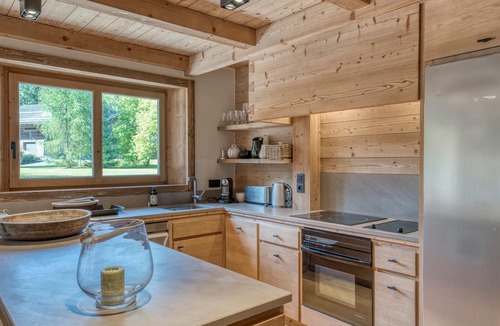 Le Planellet Ski Chalet | Spacious Renovated Chalet - 6BR, Ski-in/Ski-out, Terrace & Garden, Near Megève Center