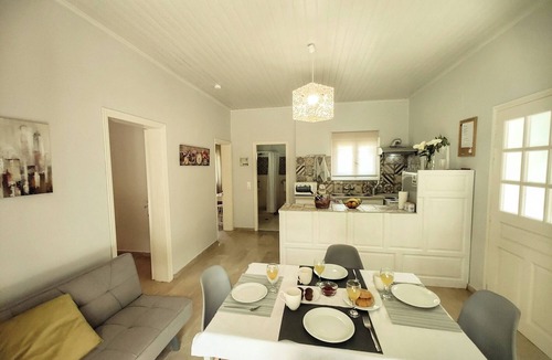 Agios Spyridon Corfu Apartment | Spacious two-bedroom apartment near sandy beach