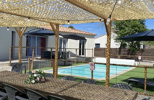 Ruoms Villa | Spacious villa, sleeps 14, with private heated pool, pétanque court.