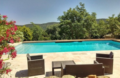 Cabasse Villa | Spacious villa with swimming pool in the heart of Provence