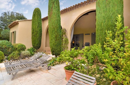 Saint-Siffret House | Spend a fantastic vacation in this comfortable vacation home with pool.
