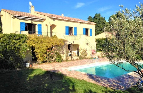Saint-Chamas Apartment | Spend a wonderful vacation in this apartment with shared pool.