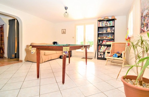 Saint-Chamas Apartment | Spend a wonderful vacation in this apartment with shared pool.