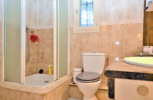 Saint-Chamas Apartment | Spend a wonderful vacation in this apartment with shared pool.