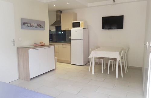 Saint-Aygulf Apartment | St-Aygulf - T2 en rdj avec terrasse, parking, calme, center à 400m, plage à 700m