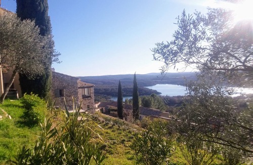 Montpezat House | Stone house with terrace and garden facing the Lake