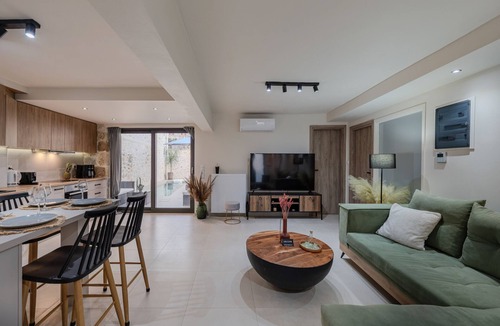 Pigi House | Stone Project 2 a cozy retreat with private Pool