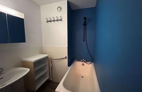 Meribel Apartment | Studio à Méribel, proche pistes et commerces, balcon - FR-1-180-553