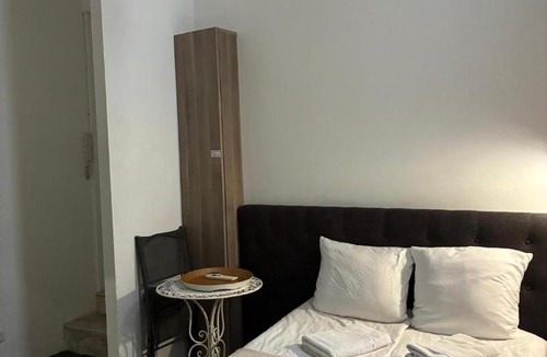 Beausoleil Apartment | Studio 11T Sleeps 2 with WiFi