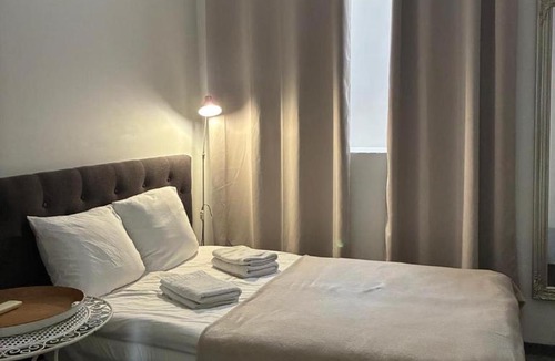 Beausoleil Apartment | Studio 11T Sleeps 2 with WiFi