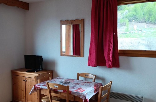 Puy-Saint-Vincent Apartment | Studio 4 Pers avec Balcon et Local Ski à Puy-Saint-Vincent - FR-1-504-303