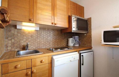 Les Carroz-d'Araches Apartment | Studio 4 pers. proche pistes et commerces, balcon, parking - FR-1-572-131