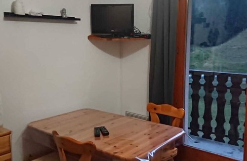 Station de Drouzin le Mont Apartment | Studio 4 to 5 pers, "Le pied des pistes" with mountain view balcony