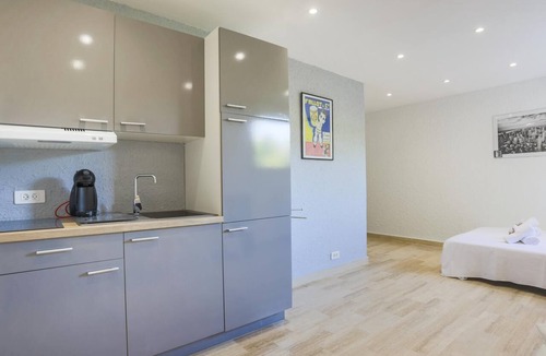 California - Pezou Apartment | Studio A/C 'La Californie'-Upscale Quiet Residence