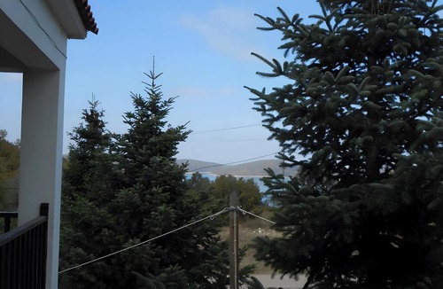 Lake Plastiras Apartment | Studio Apartment 'Hotel Antigoni Triple Room 12' with Lake View, Wi-Fi and Air Conditioning