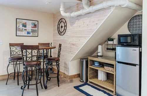 Lakeland Apartment | Studio Apartment w/King Bed & Kitchenette