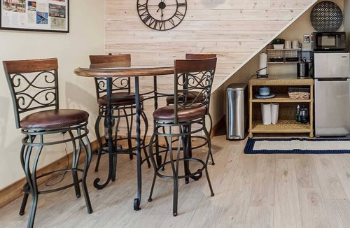 Lakeland Apartment | Studio Apartment w/King Bed & Kitchenette