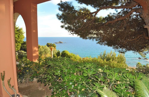 Parelia Apartment | Studio Apartments Swimming Pool and sea view on Pelekas Beach