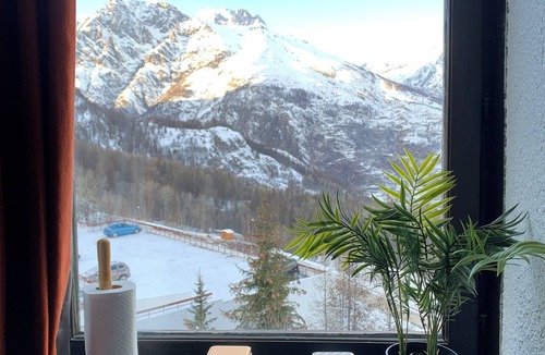 Puy-Saint-Vincent Apartment | Studio at the foot of the slopes with magnificent views