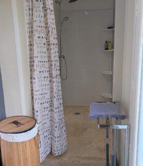 Laives Apartment | Studio au bord de l'étang