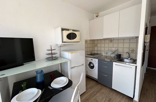 Sete Apartment | Studio cabin in Sete with terrace and air conditioning