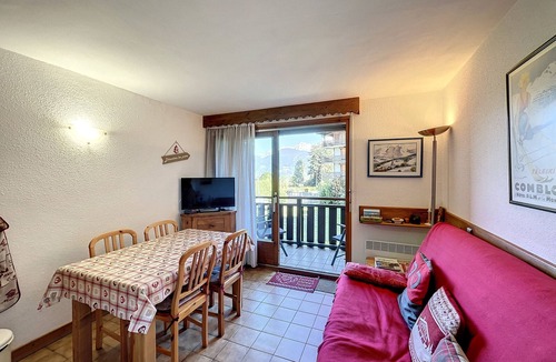 Combloux Apartment | Studio cabin near Combloux center, 4 pax, balcony, parking