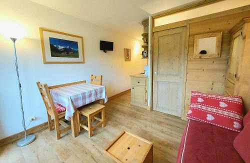 Plagne Villages Apartment | Studio-cabine rénové, balcon sud, pieds des pistes, 4 pers, Plagne Villages - FR-1-351-29