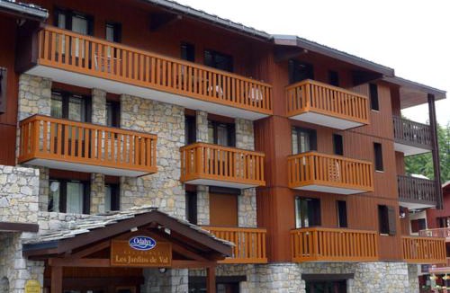 Val-d'Isere Apartment | Studio cabine rénové Val d'Isère, 4 pers, proche centre et pistes, avec balcon et WIFI - FR-1-411-690